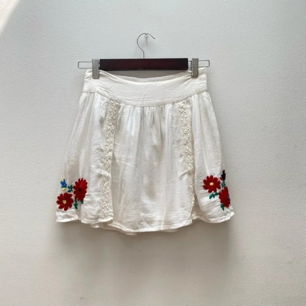 Aerie - Adorable Cream Y2K Mini Floral Skirt
